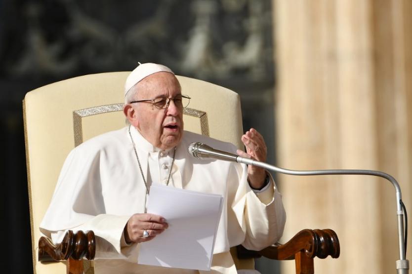 Los “chismes matan” y los “chismosos son terroristas”, afirma el Papa