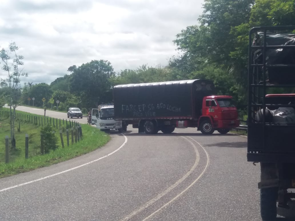 Disidencia de las Farc mantiene bloqueadas vías del departamento de Arauca