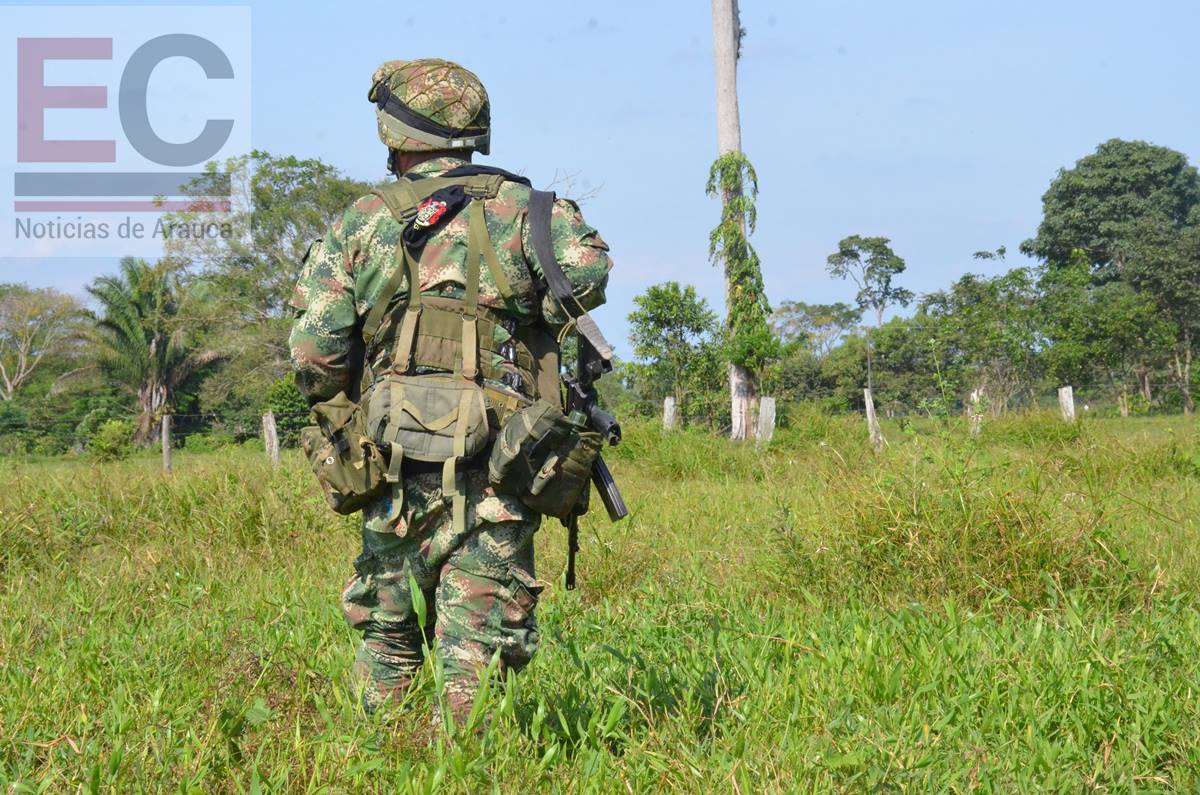 Fuertes combates en Arauca dejan un militar fallecido y tres más heridos.