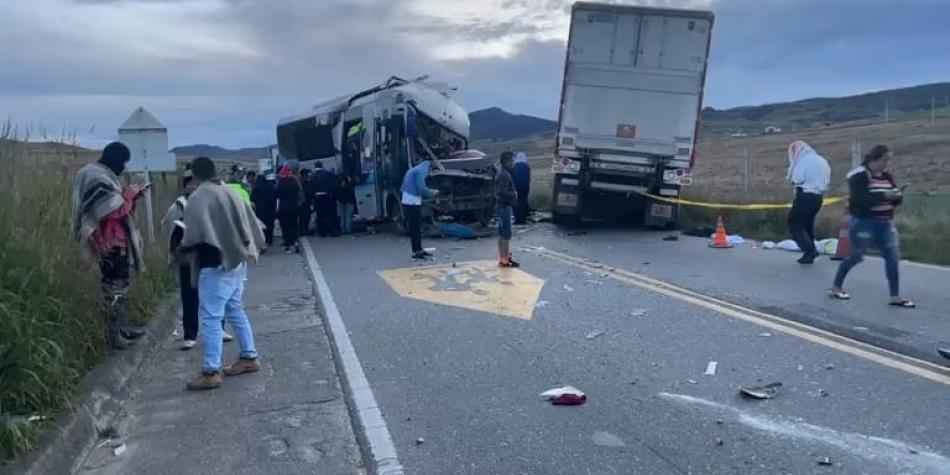Accidente de tránsito deja 5 muertos y 21 heridos