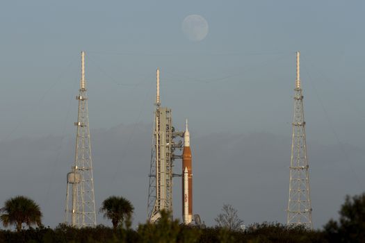 NASA vuelve a reprogramar lanzamiento de su cohete a la Luna