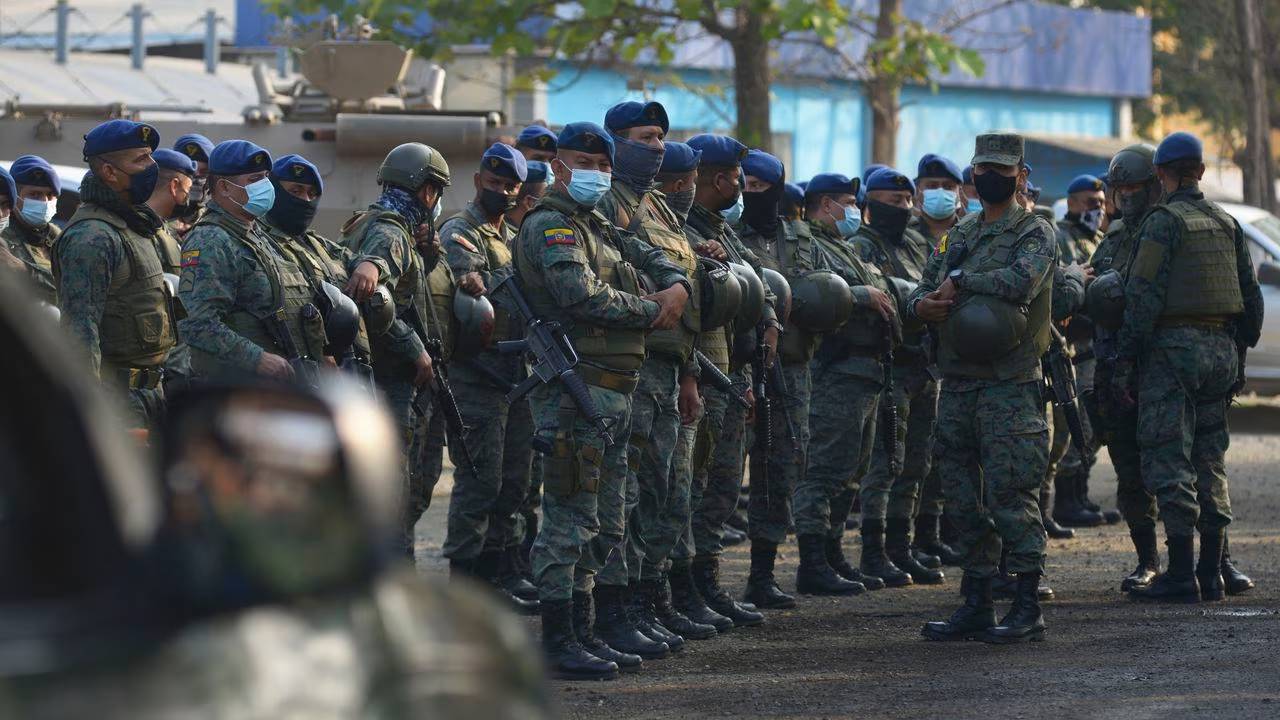 Altos mandos militares de Ecuador se pronuncian sobre la decisión del presidente de disolver el Congreso: “Actuaremos con firmeza”
