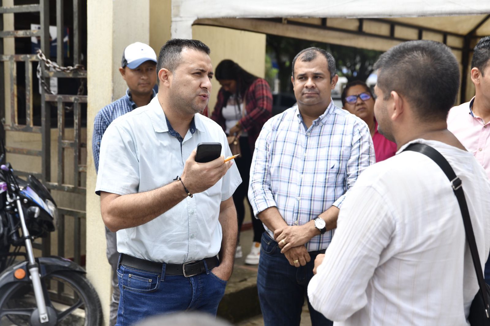 Gobierno departamental garantiza solución a problema generado por falta de personal de aseo y vigilancia en sedes de la Institución Francisco José de Caldas