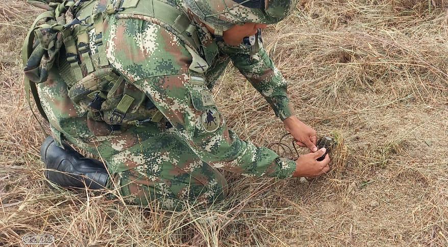 En la vía entre Cravo Norte y Puerto Rondón Ejército destruyó artefacto explosivo instalado por  grupo armado