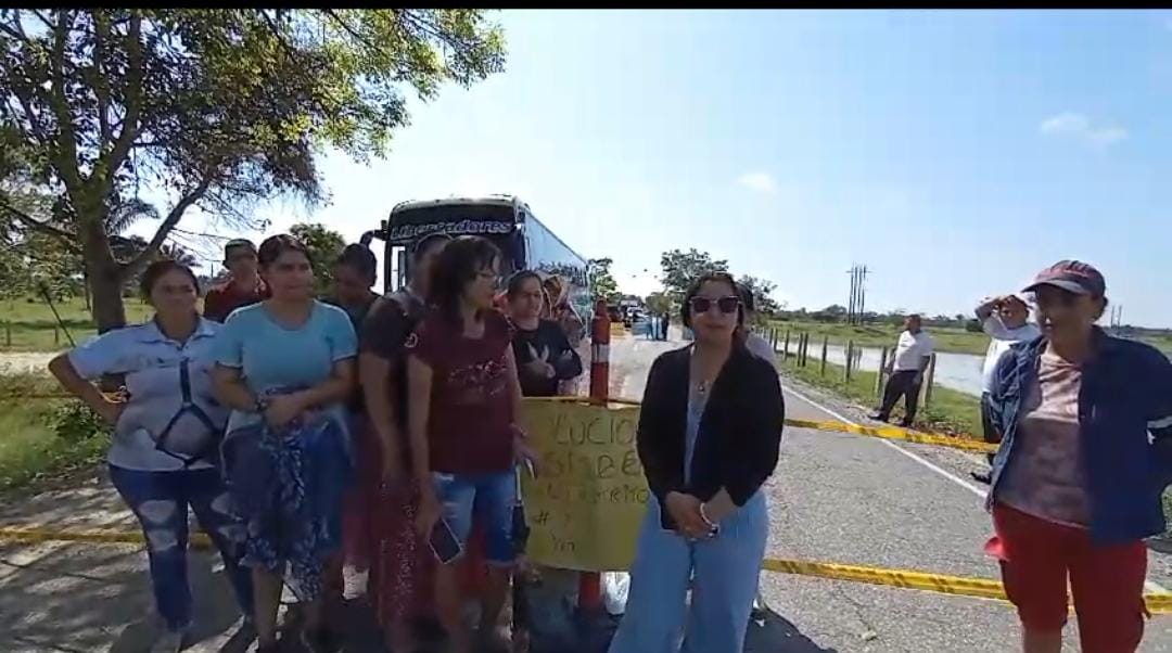 Comunidad protesta bloqueando la vía en la entrada de Panamá de Arauca