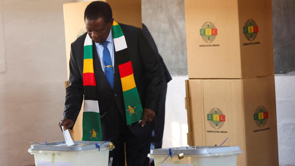 Trifulca electoral en África: Mnangagwa es reelegido presidente de Zimbabue, pero su opositor rechaza el resultado