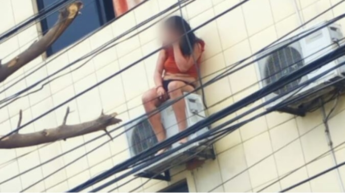Mujer se escondió en aire acondicionado de edificio tras ser apuñalada por su novio