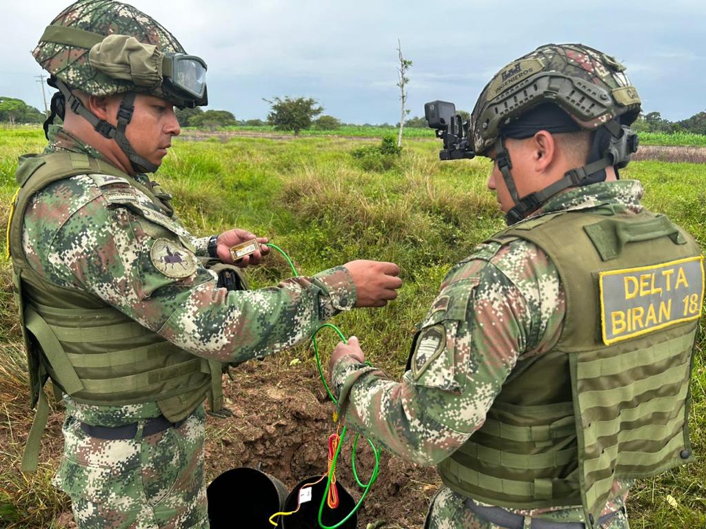El Ejército Nacional logra la neutralización de más de 30 artefactos explosivos improvisados tras enfrentamientos entre el ELN y FARC