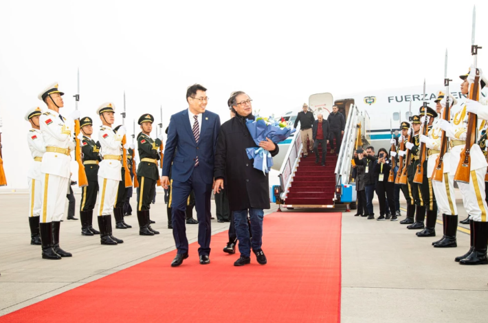 Petro ya llegó a China en visita oficial: metro de Bogotá y comercio bilateral, en su agenda