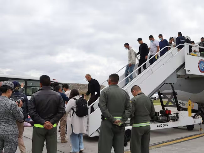 Más de 2 mil millones de pesos costaron los vuelos con deportados de EE.UU. repatriados a Colombia