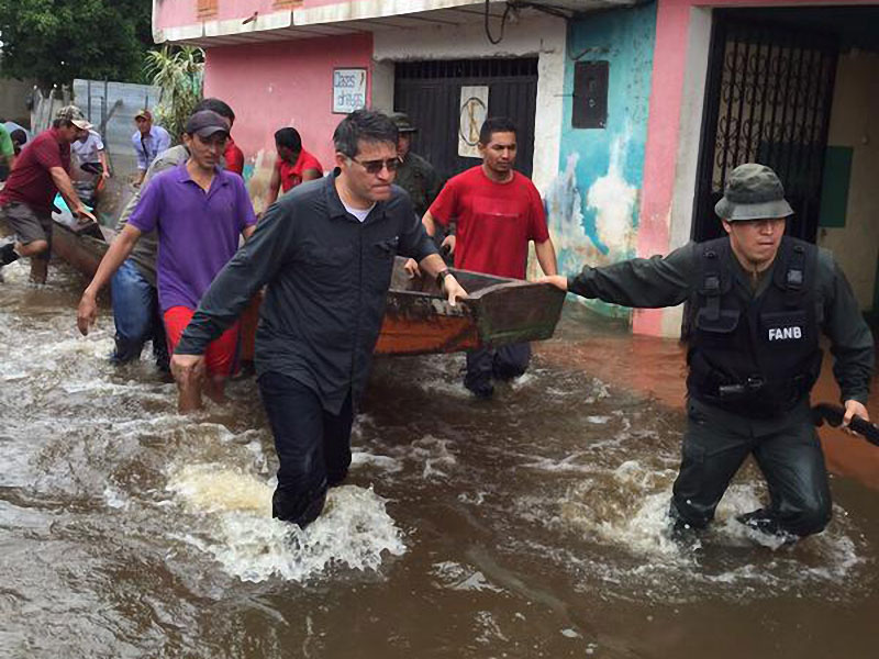Desbordamiento del rio Arauca arrasa con comunidades en La Victoria Venezuela y deja miles de damnificados Desbordamiento del rio Arauca arrasa con comunidades en La Victoria Venezuela y deja miles de damnificados