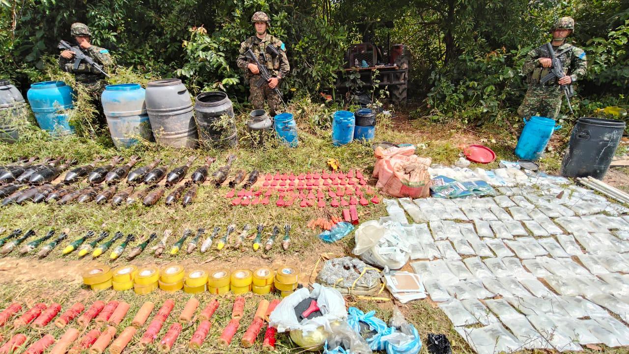 Ejército destruye más de media tonelada de explosivos del GAO-r en Arauca y frustra atentados masivos Ejército destruye más de media tonelada de explosivos del GAO-r en Arauca y frustra atentados masivos