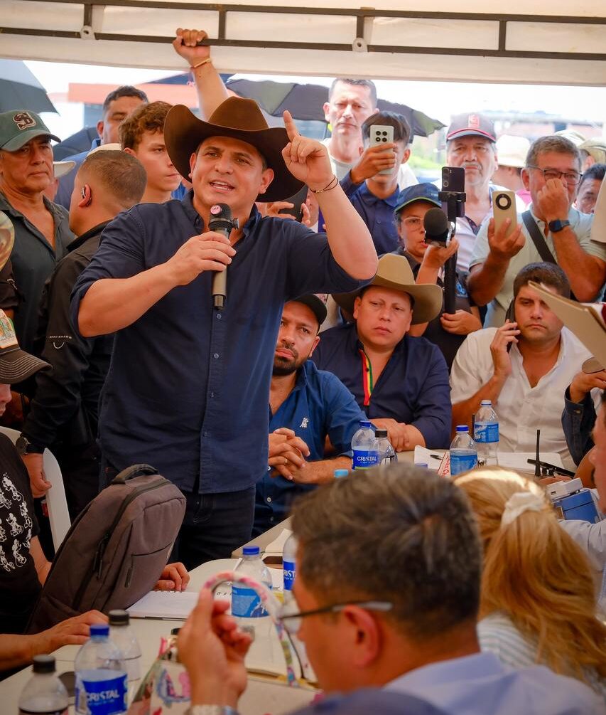 Gobernador de Casanare media en bloqueos por catastro y logra apertura parcial de la vía en Yopal