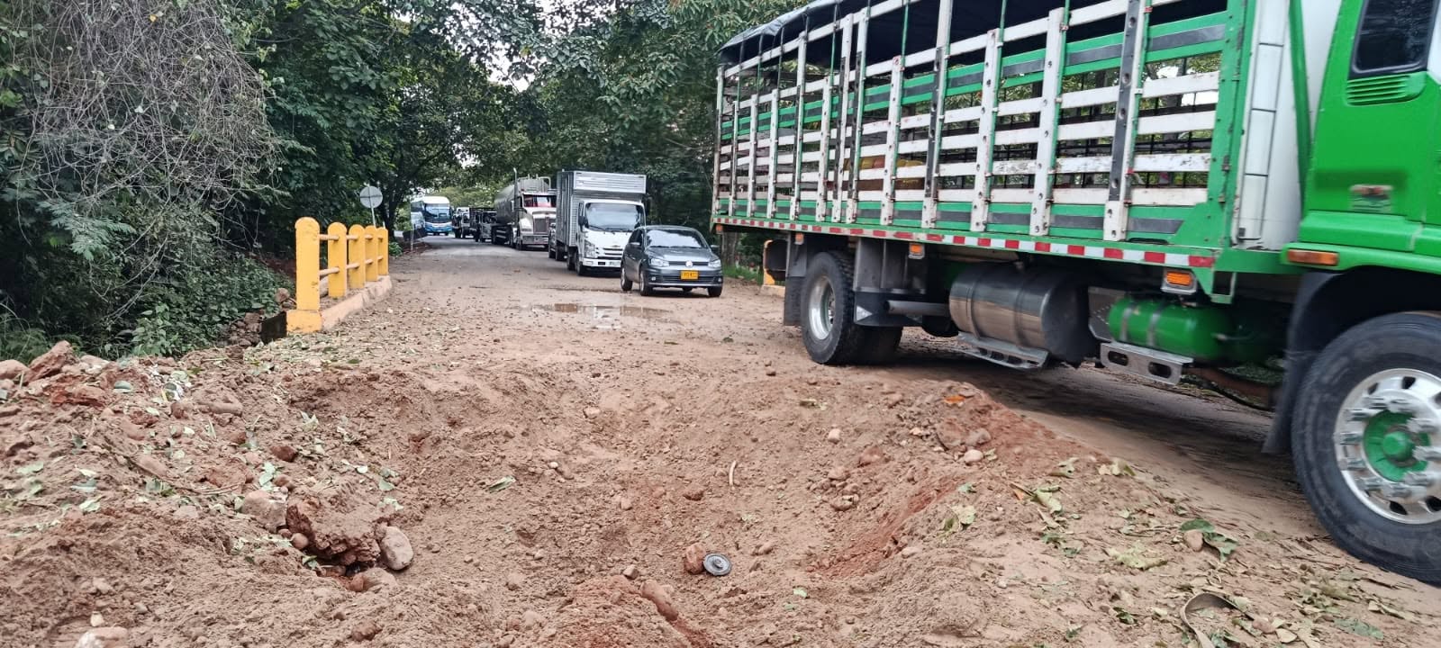 Atentado con explosivos contra patrulla militar causó daños en la vía Tame la Cabuya